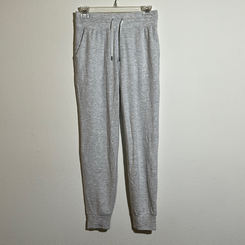 Lululemon Womens Joggers in Light Gray SZ 4